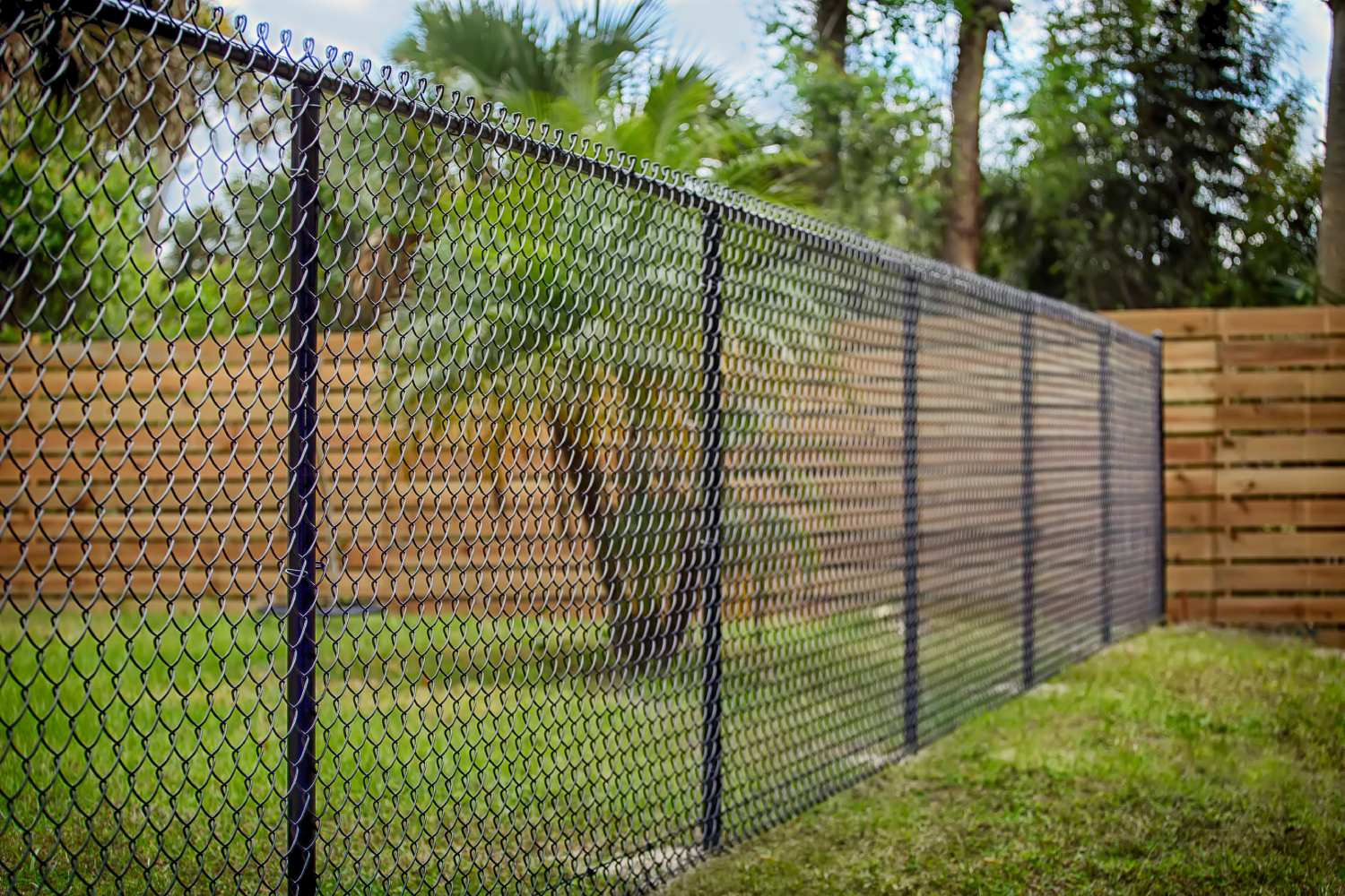 Commercial chain link fence with gate